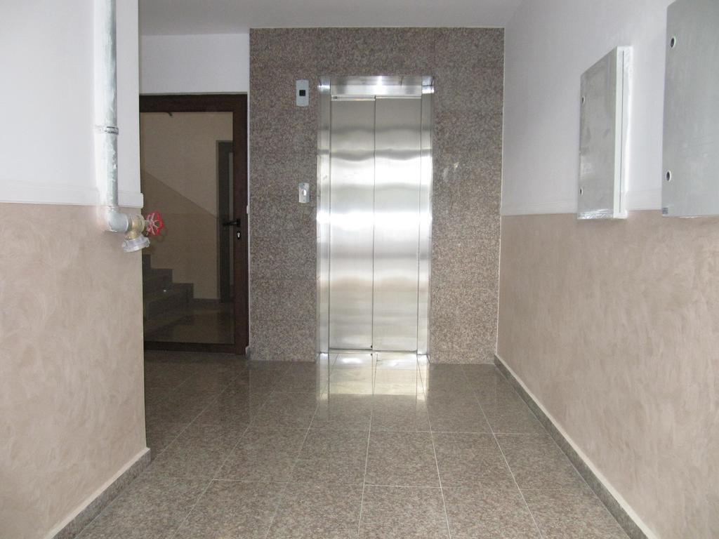 Apartments Flora Burgas Bagian luar foto