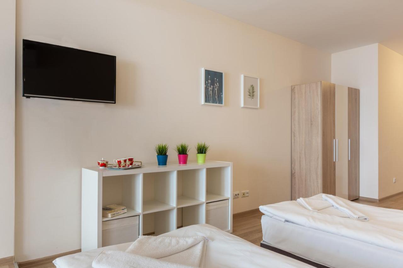Apartments Flora Burgas Bagian luar foto